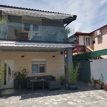Apartmani Sarm Vir Esterno foto