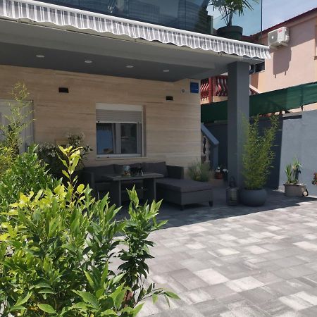 Apartmani Sarm Vir Esterno foto