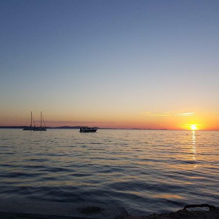 Apartmani Sarm Vir Esterno foto