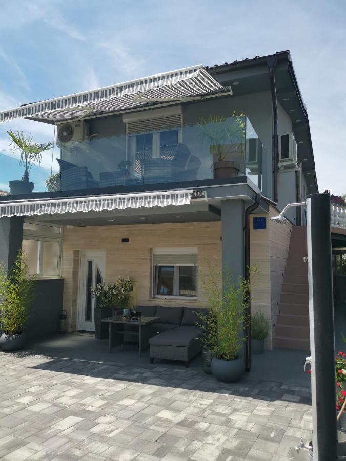Apartmani Sarm Vir Esterno foto
