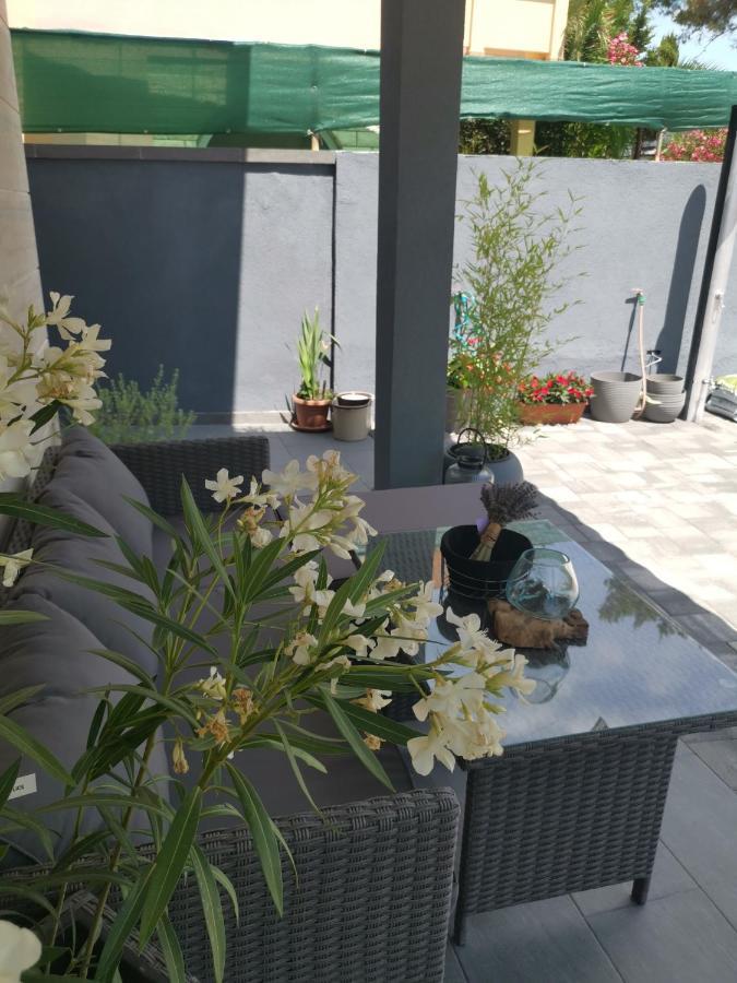 Apartmani Sarm Vir Esterno foto