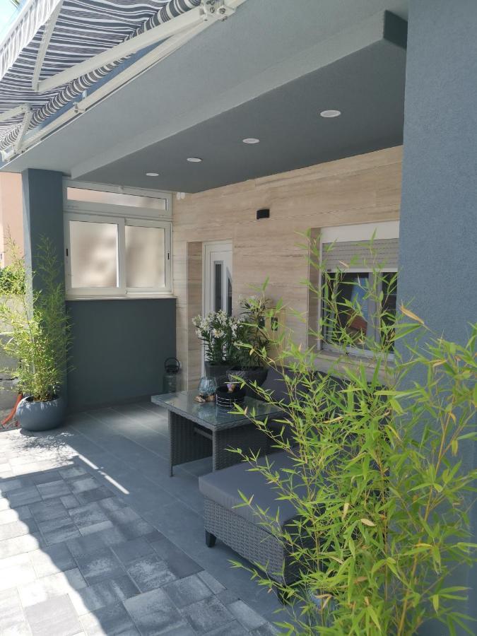 Apartmani Sarm Vir Esterno foto