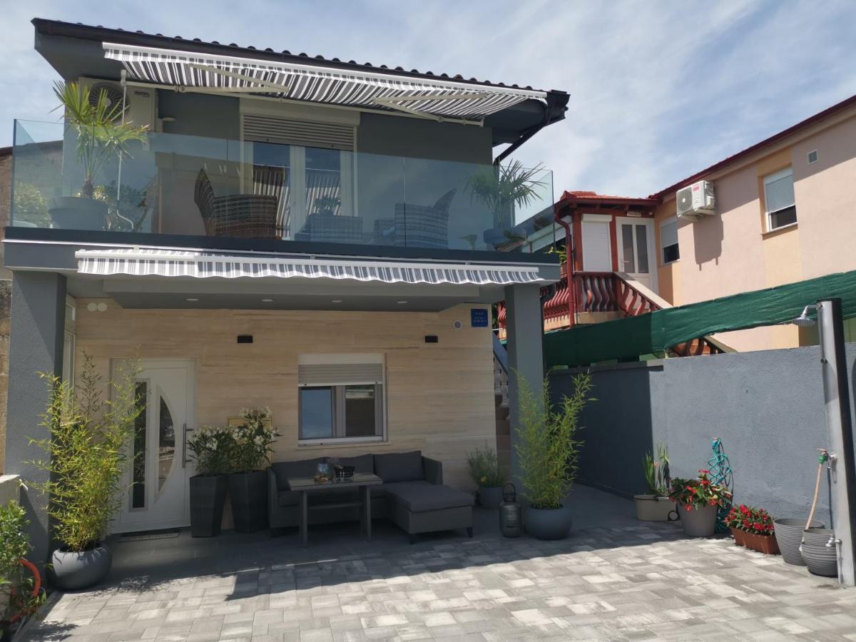 Apartmani Sarm Vir Esterno foto