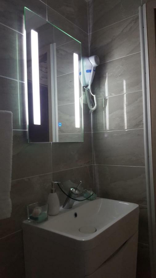 Apartmani Sarm Vir Esterno foto