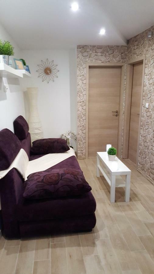 Apartmani Sarm Vir Esterno foto