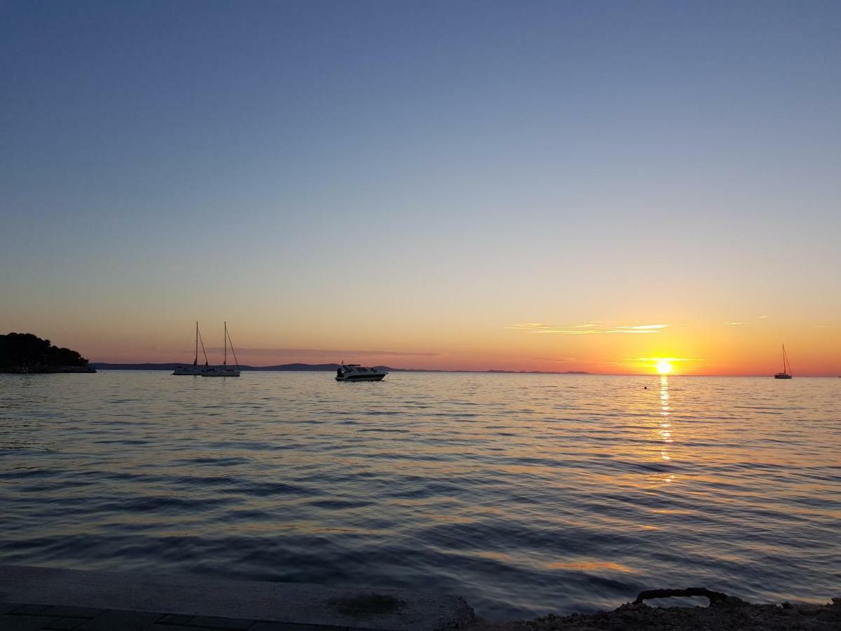Apartmani Sarm Vir Esterno foto