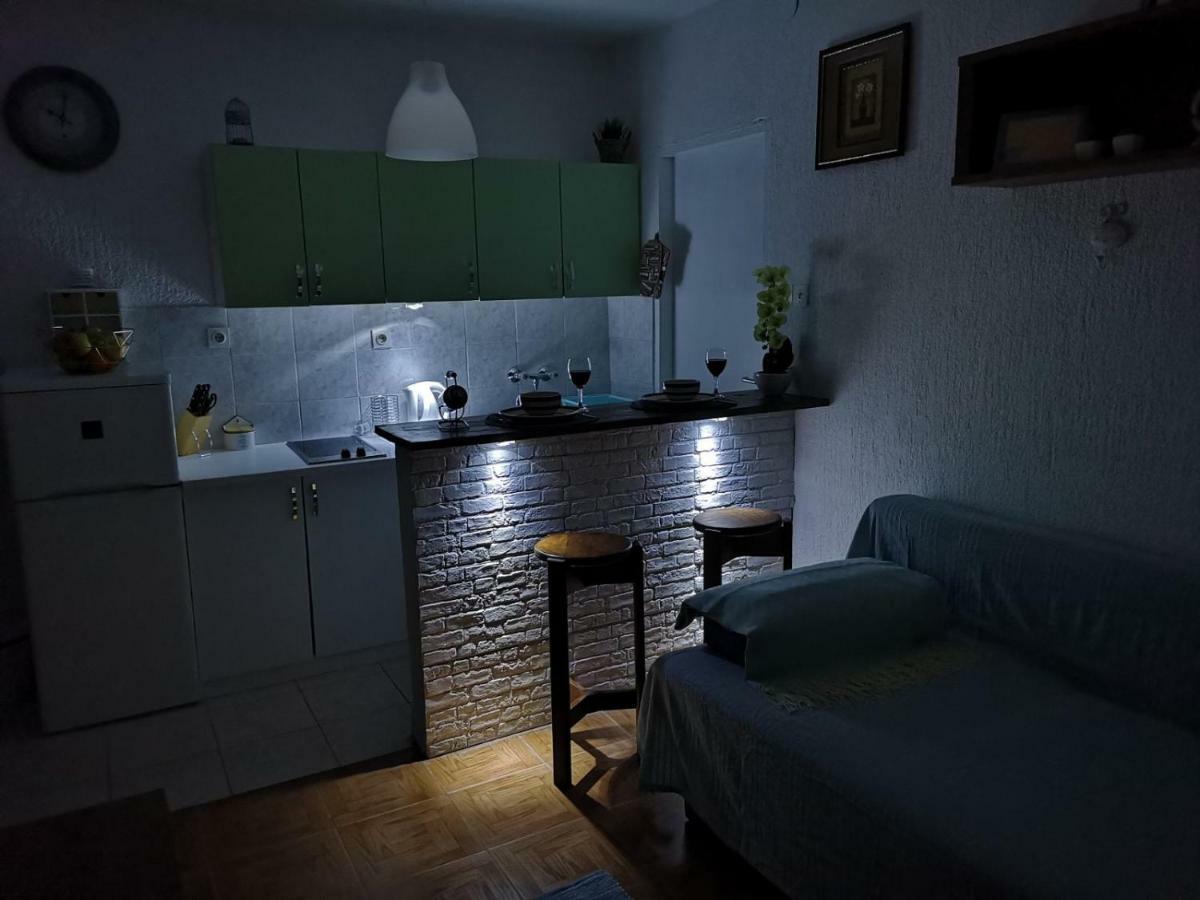 Apartmani Sarm Vir Esterno foto