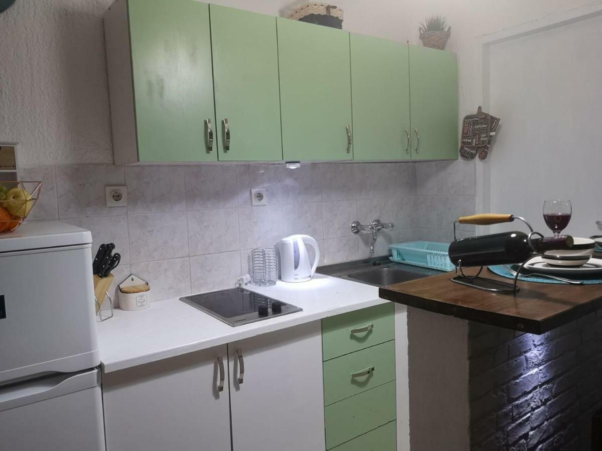Apartmani Sarm Vir Esterno foto