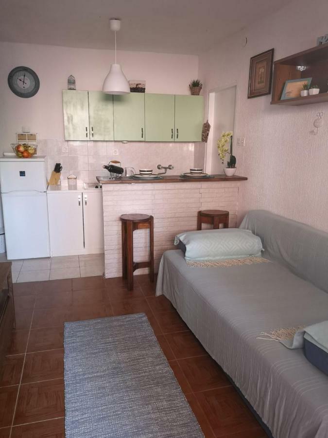 Apartmani Sarm Vir Esterno foto