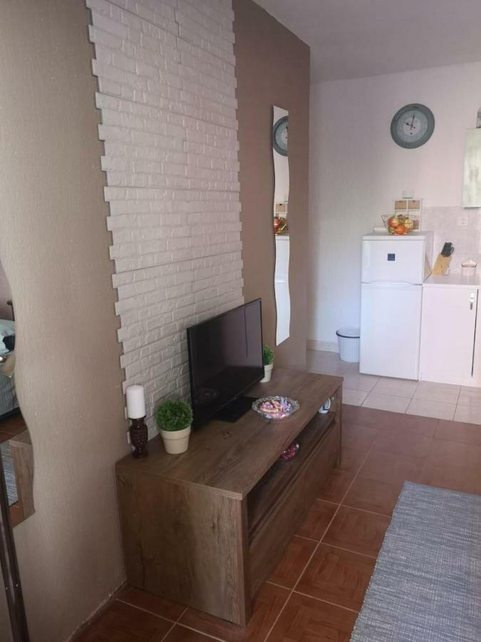 Apartmani Sarm Vir Esterno foto
