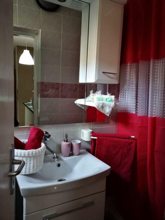 Apartmani Sarm Vir Esterno foto