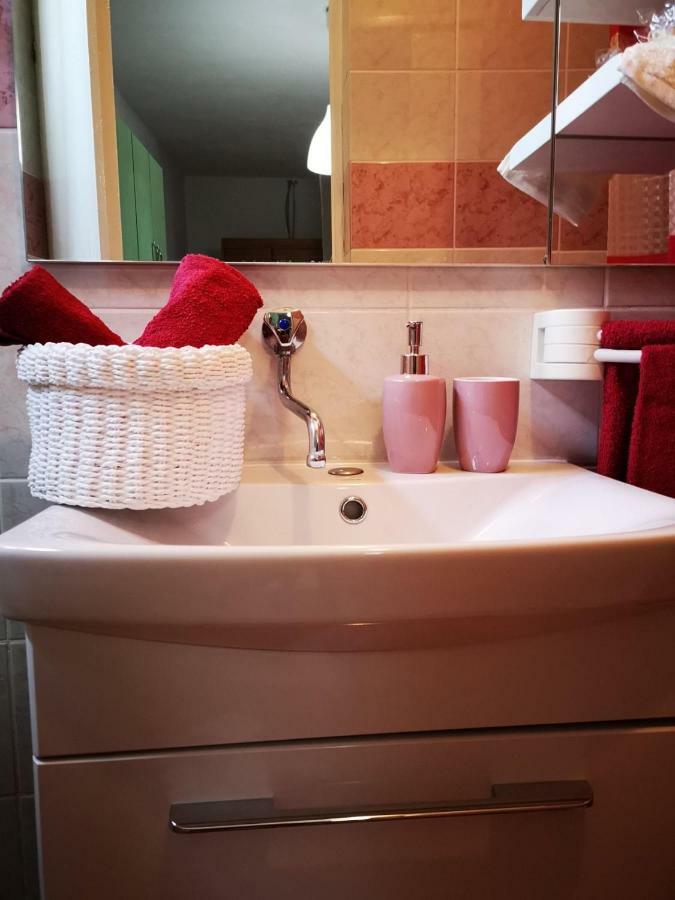 Apartmani Sarm Vir Esterno foto